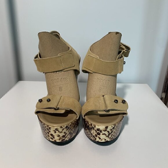 ✨Sleek and Stylish: BCBG Snakeskin Platform Wedges in Caramel Suede, size 8​ - Picture 6 of 9